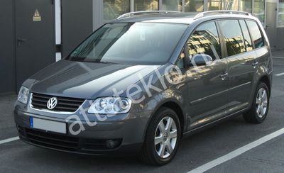 Автостекла Volkswagen Touran I c установкой в Москве